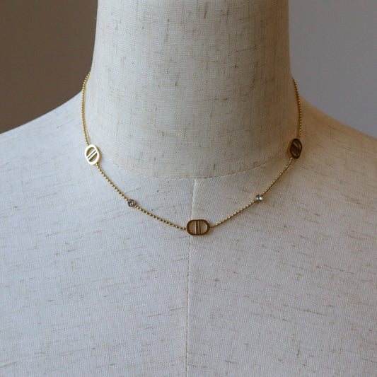 DEE - NECKLACE